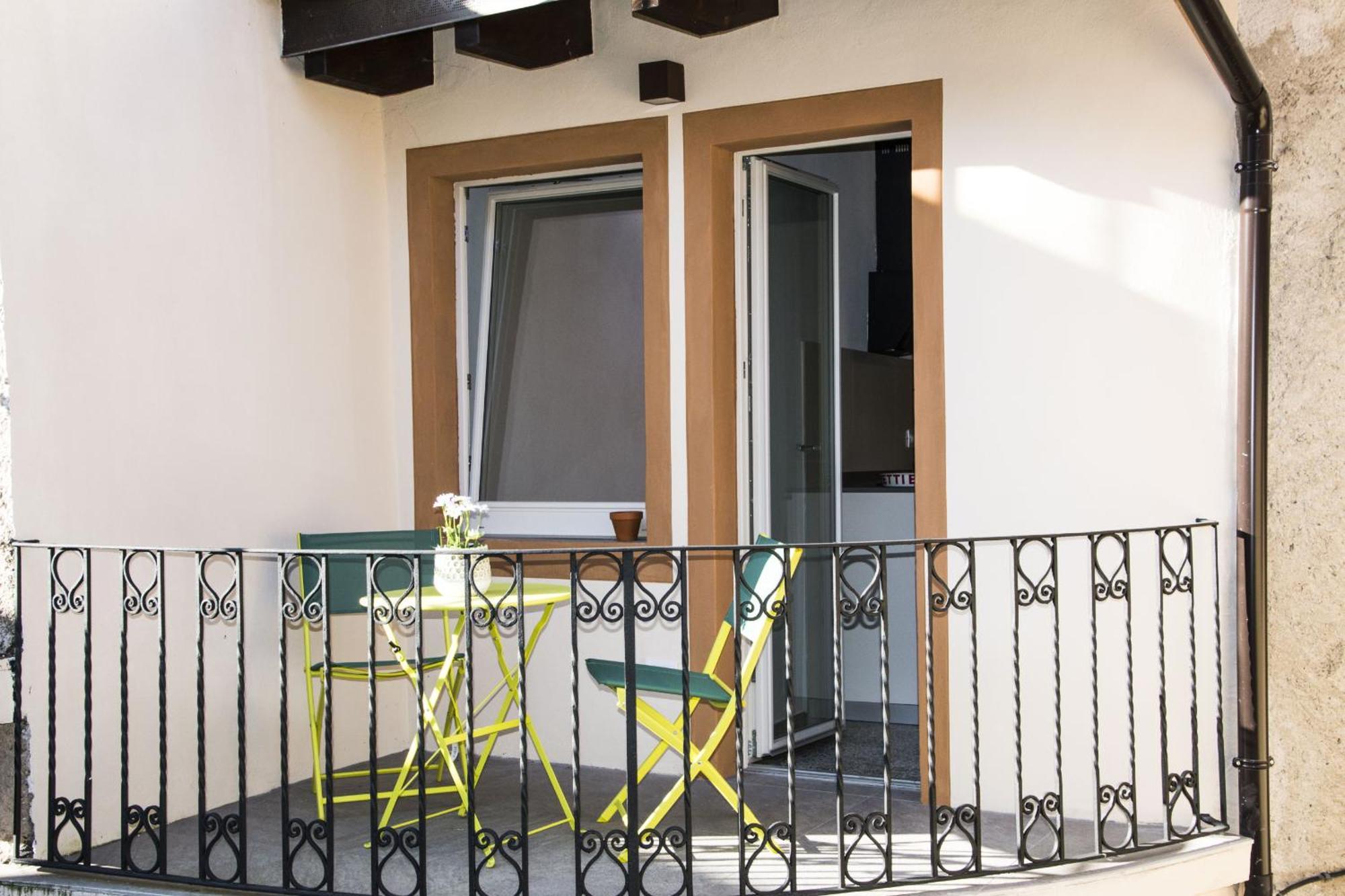 Appartamento Casa Lea Castelveccana Esterno foto