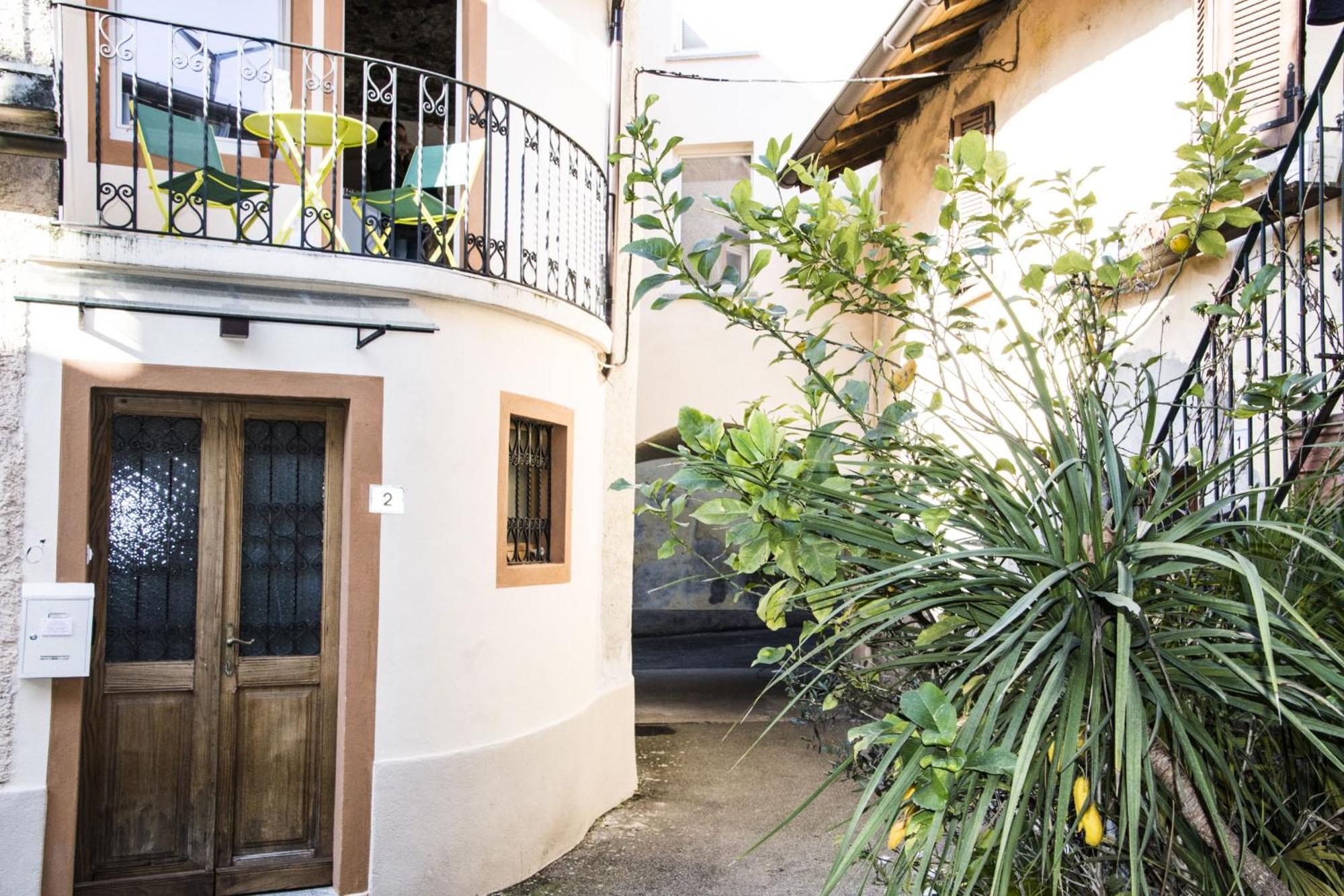 Appartamento Casa Lea Castelveccana Esterno foto